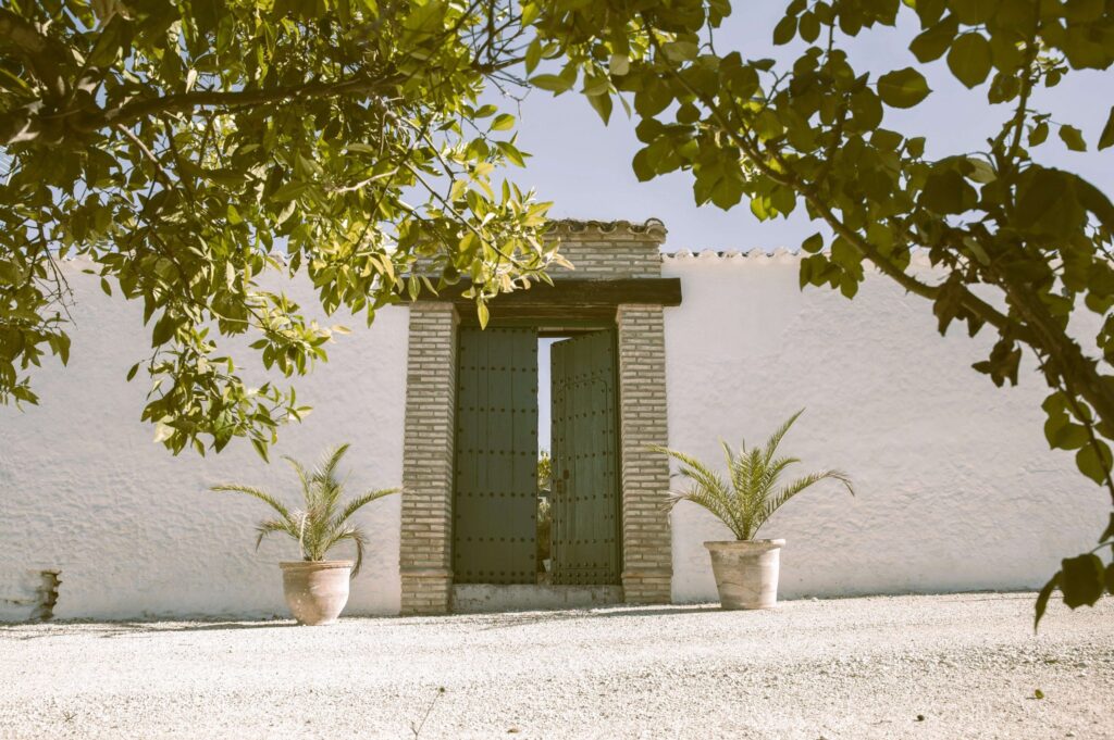 casa rural con piscina en la naturaleza